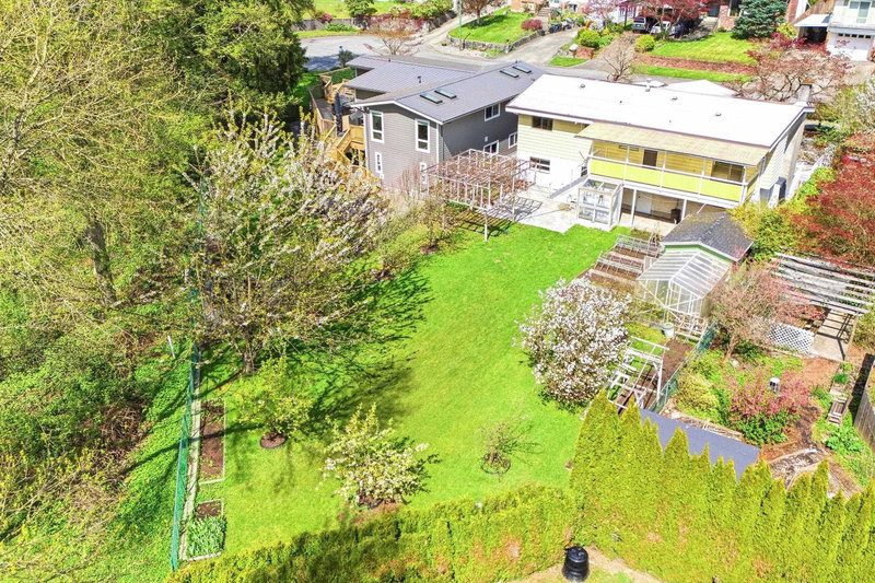 5180 Springdale Court, Burnaby, V5B 4P4 | Image 2