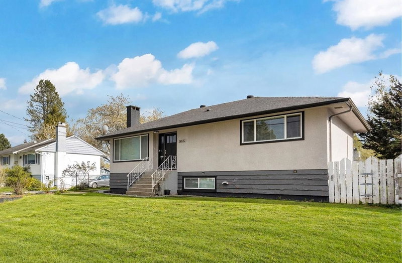 14682 111 Avenue, Surrey, V3R 2C4 | Image 2
