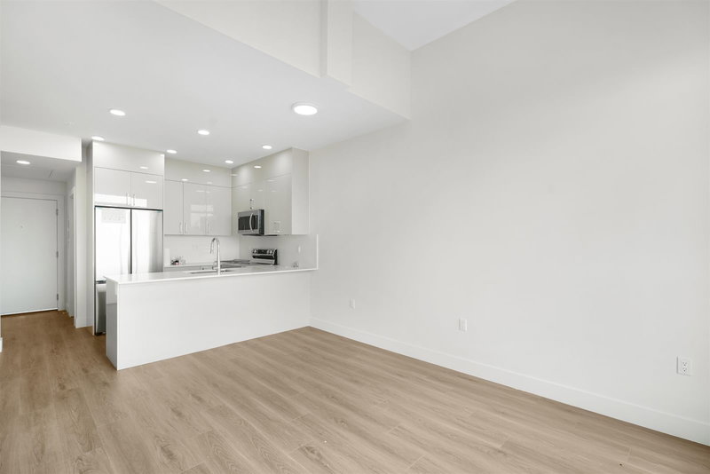 609 - 15739 Fraser Highway, Surrey, V4N 6V4 | Image 2