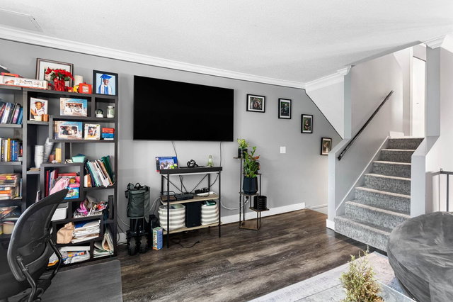 29 - 33293 Bourquin Crescent E