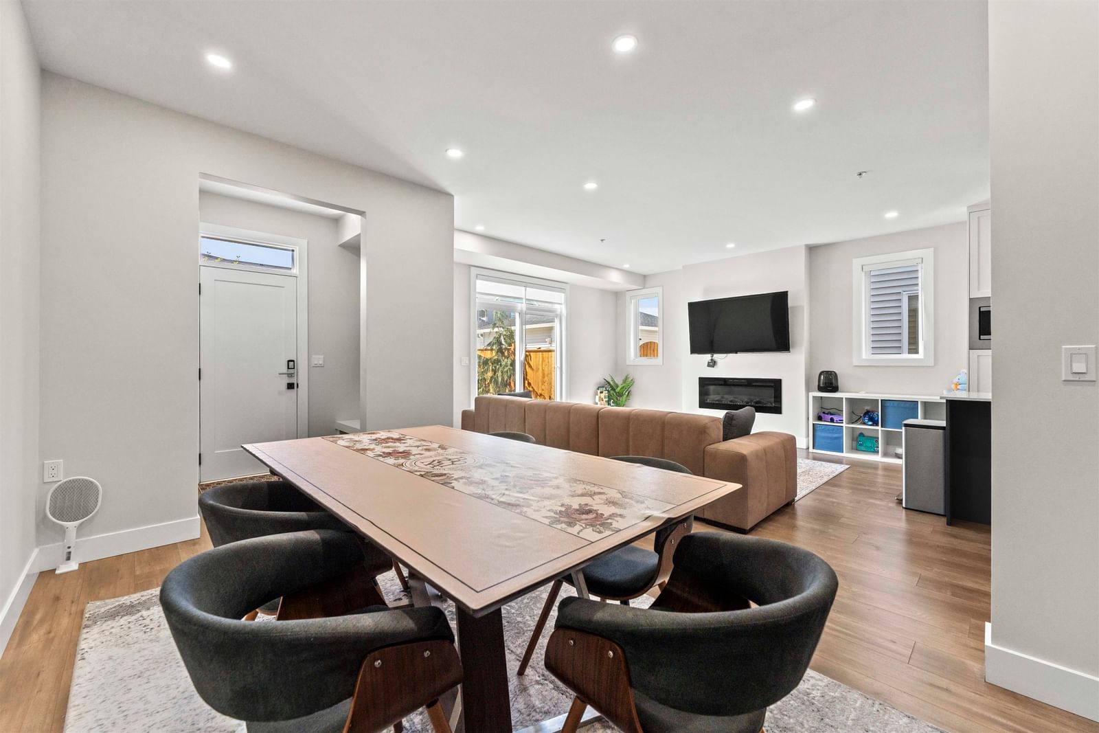 Listing Image 12