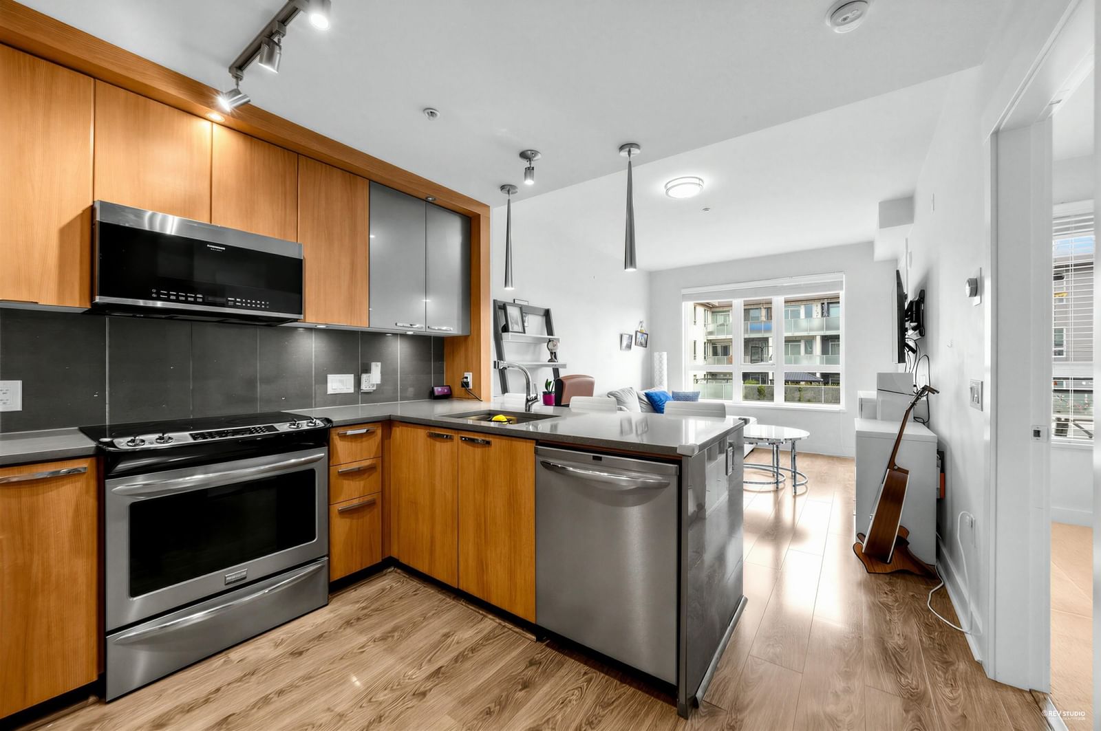 Listing Image 3