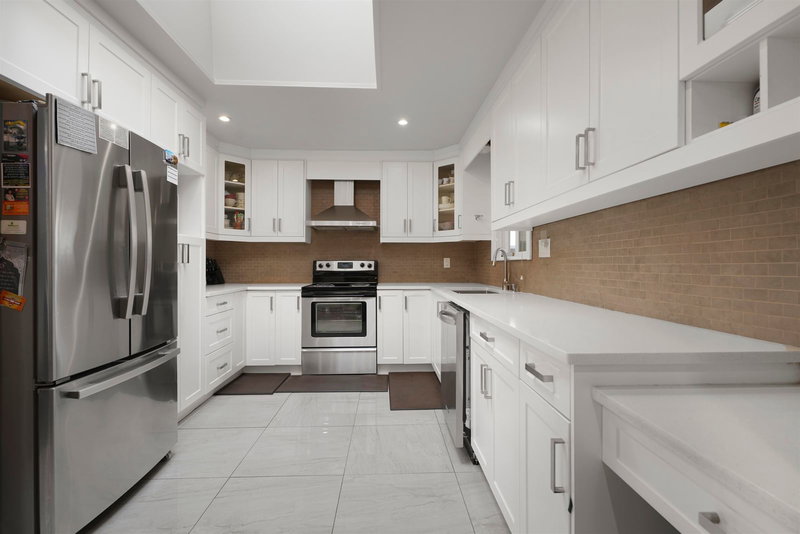 9027 Prince Charles Boulevard, Surrey, V3V 1R7 | Image 2