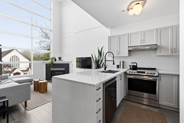 327 - 418 Broadway E