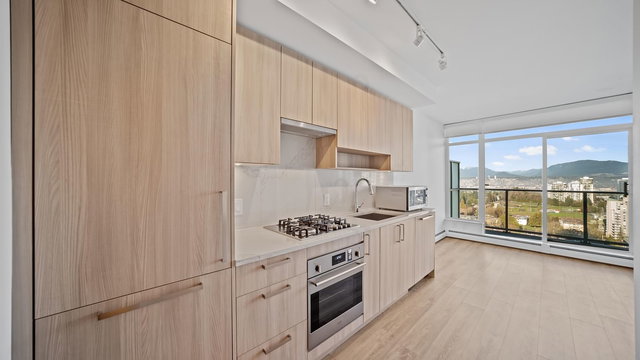 2004 - 13350 Central Avenue