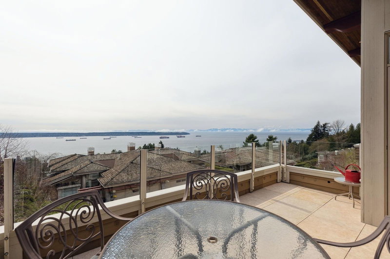 2416 Carr Lane, West Vancouver, V7S 3H5 | Image 2