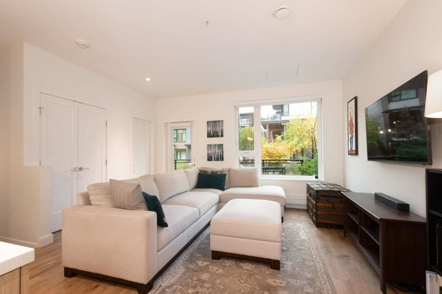 122 - 525 2nd Street E