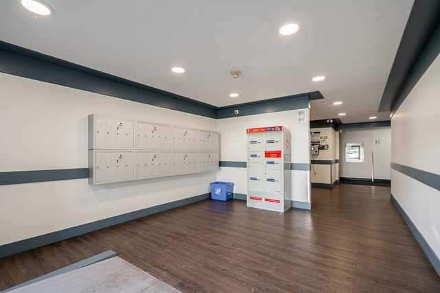 304 - 33850 Fern Street