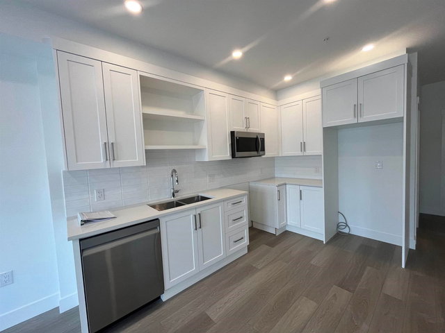 316 - 22348 North Avenue