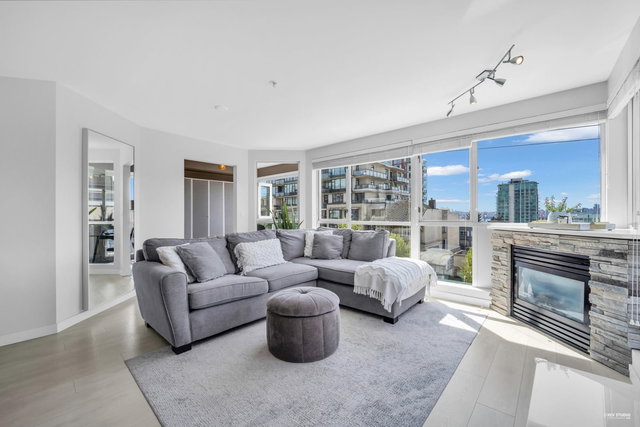 401 - 122 3rd Street E