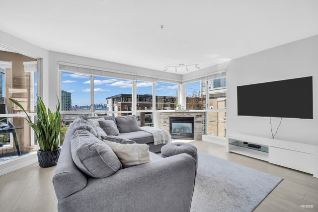 401 - 122 3rd Street E