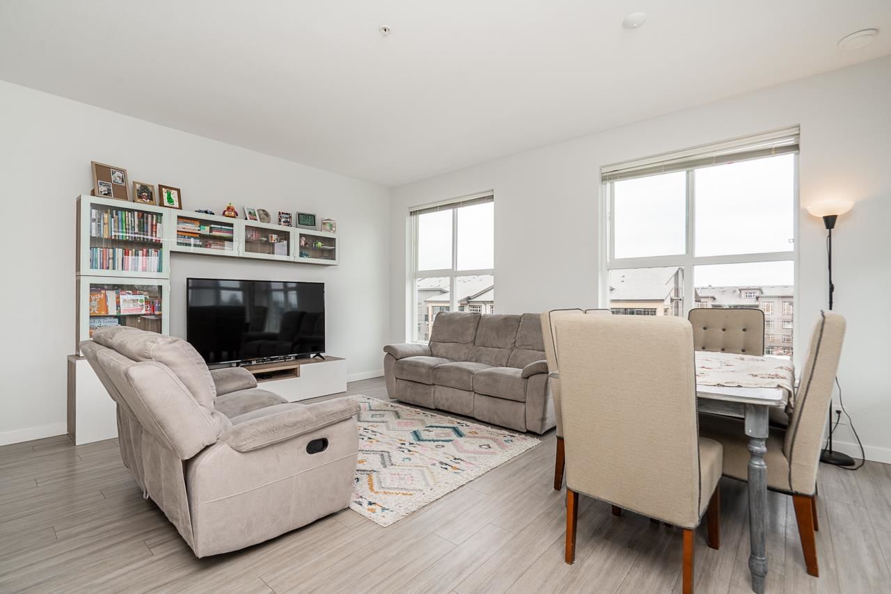 Listing Image 9