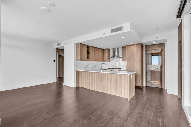 5206 - 4880 Lougheed Highway