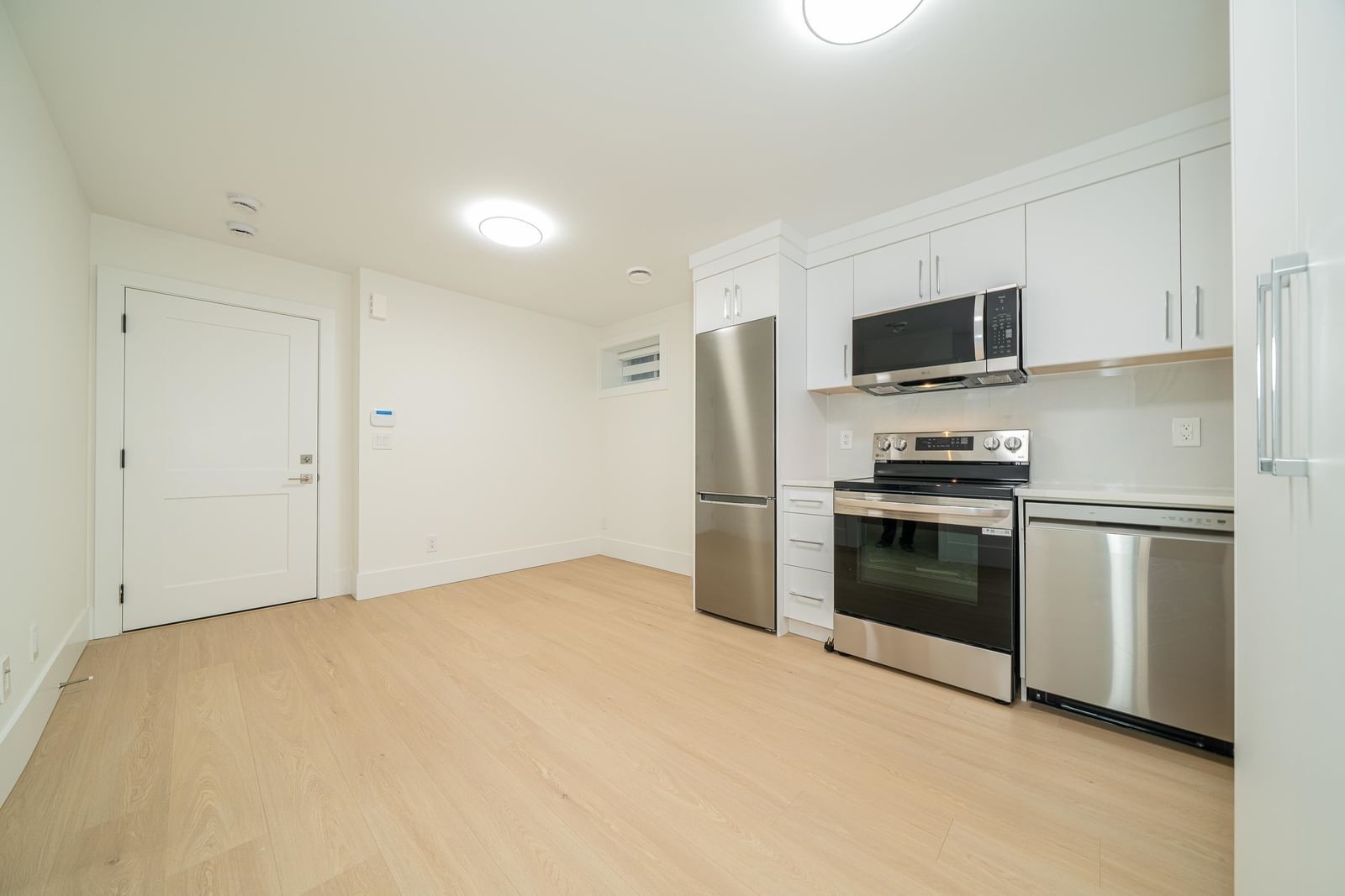 Listing Image 16