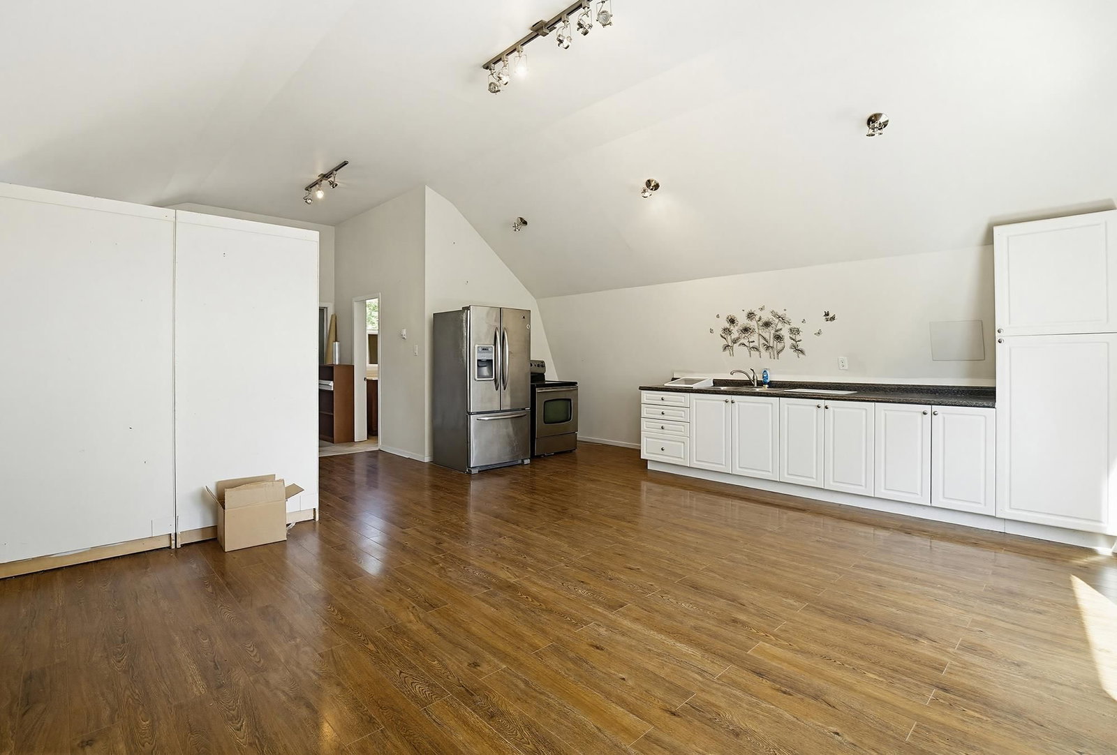 Listing Image 32