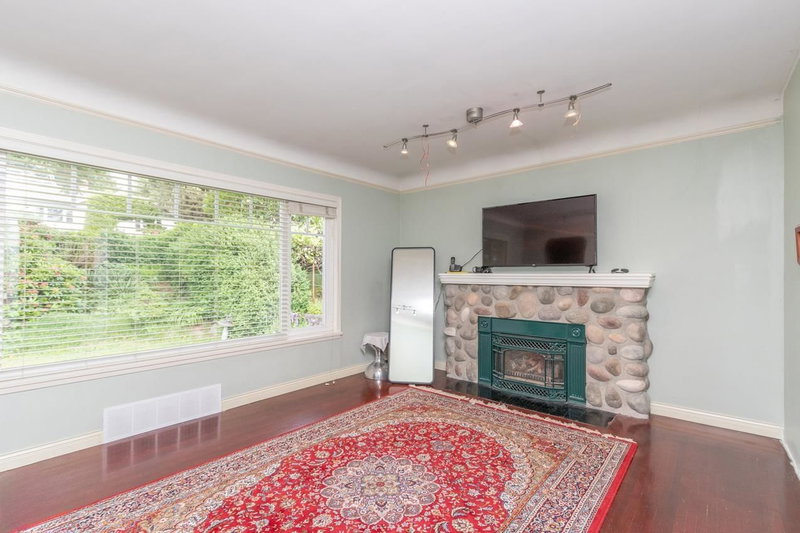 341 24th Street, North Vancouver, V7M 2C7 | Image 2