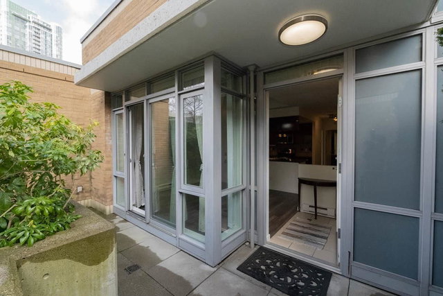 2M - 1033 Marinaside Crescent