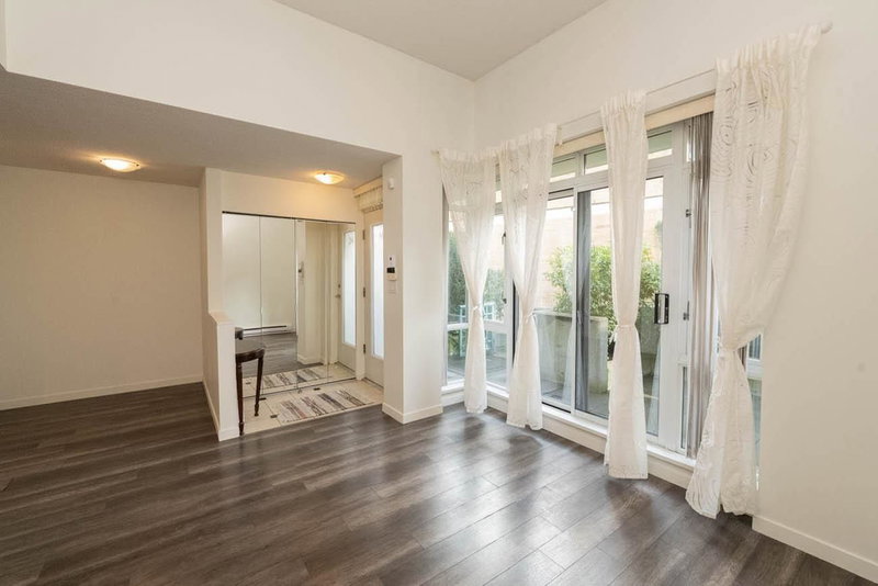 2M - 1033 Marinaside Crescent, Vancouver, V6Z 3A3 | Image 2