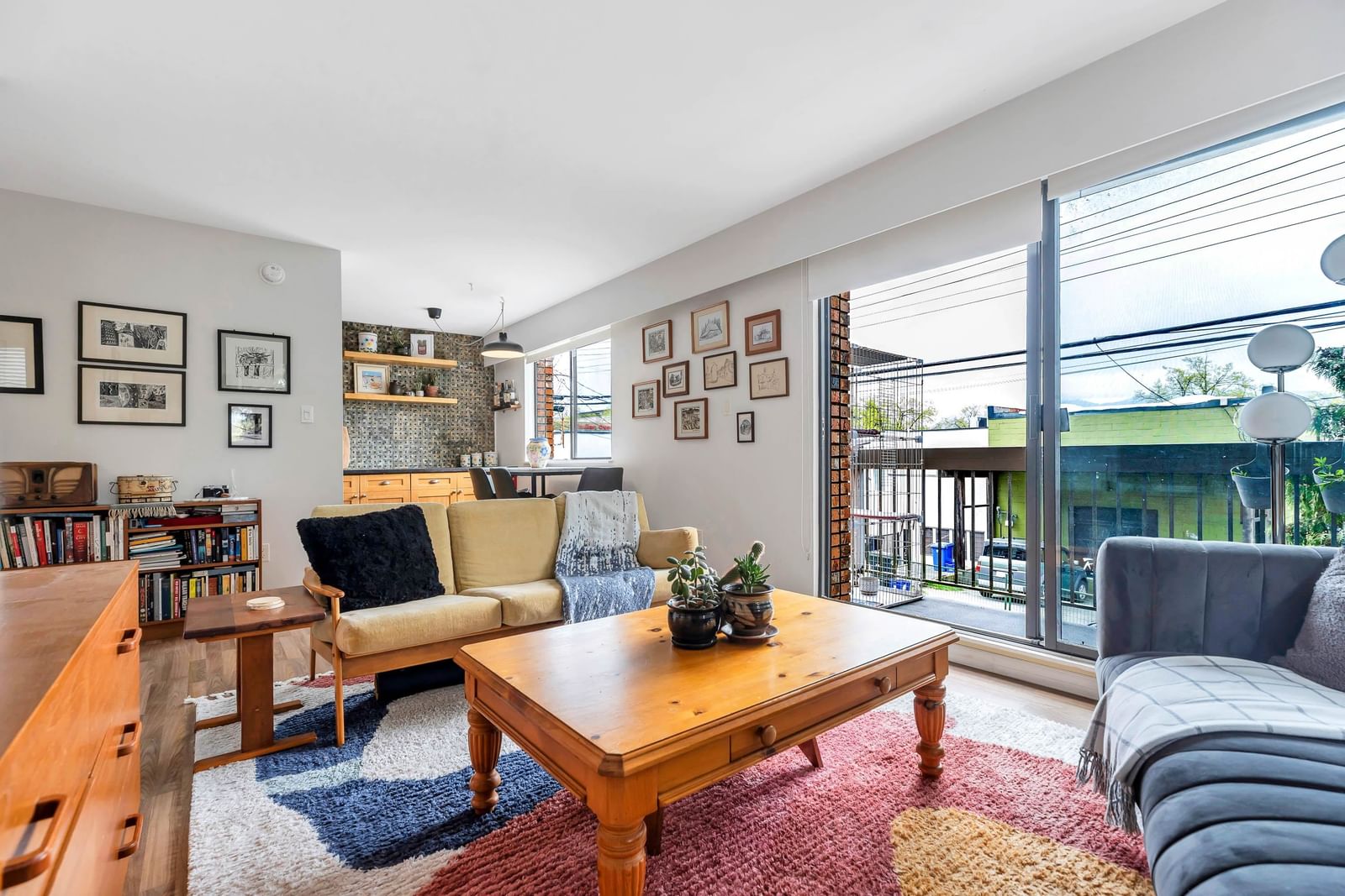 Listing Image 11