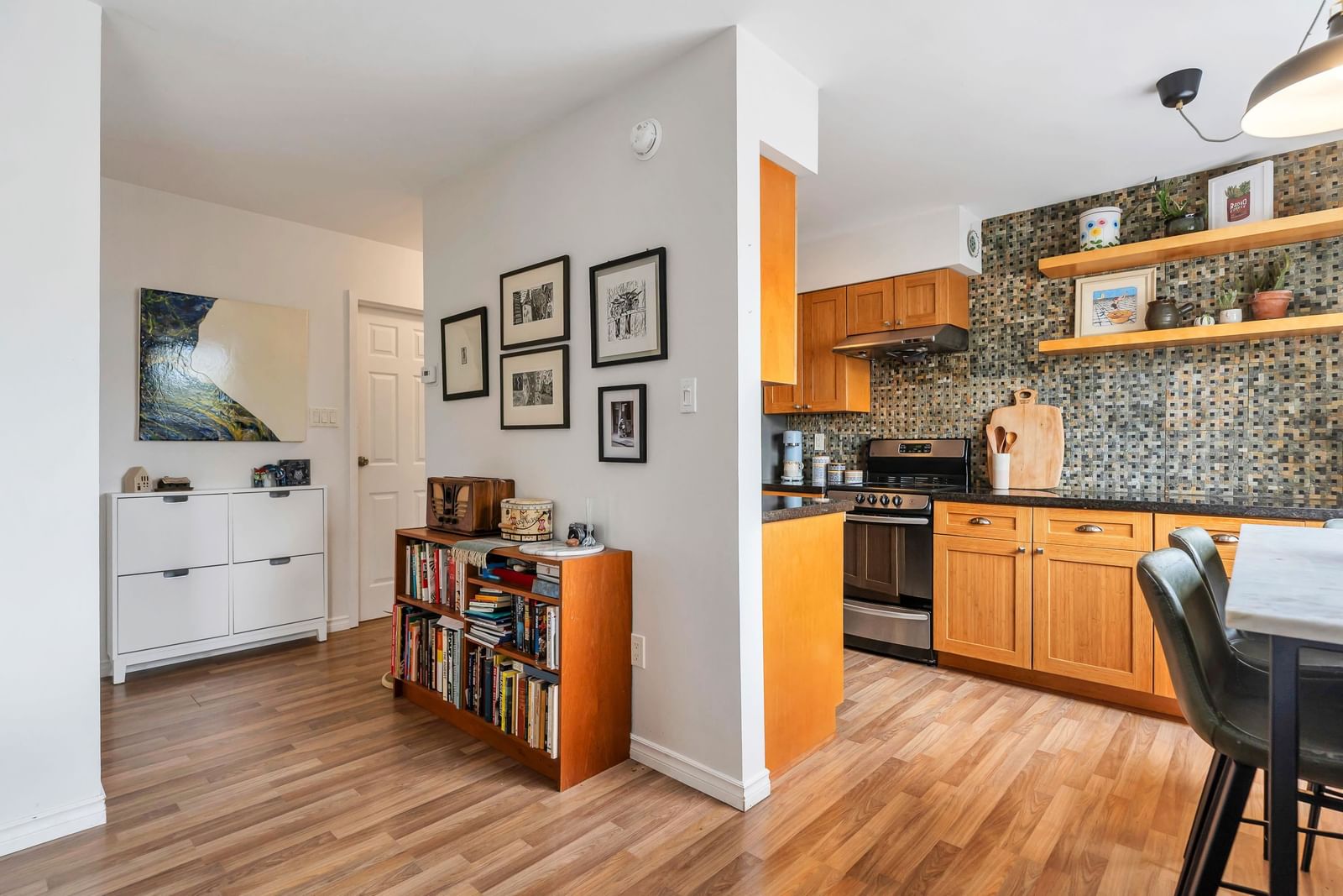 Listing Image 9