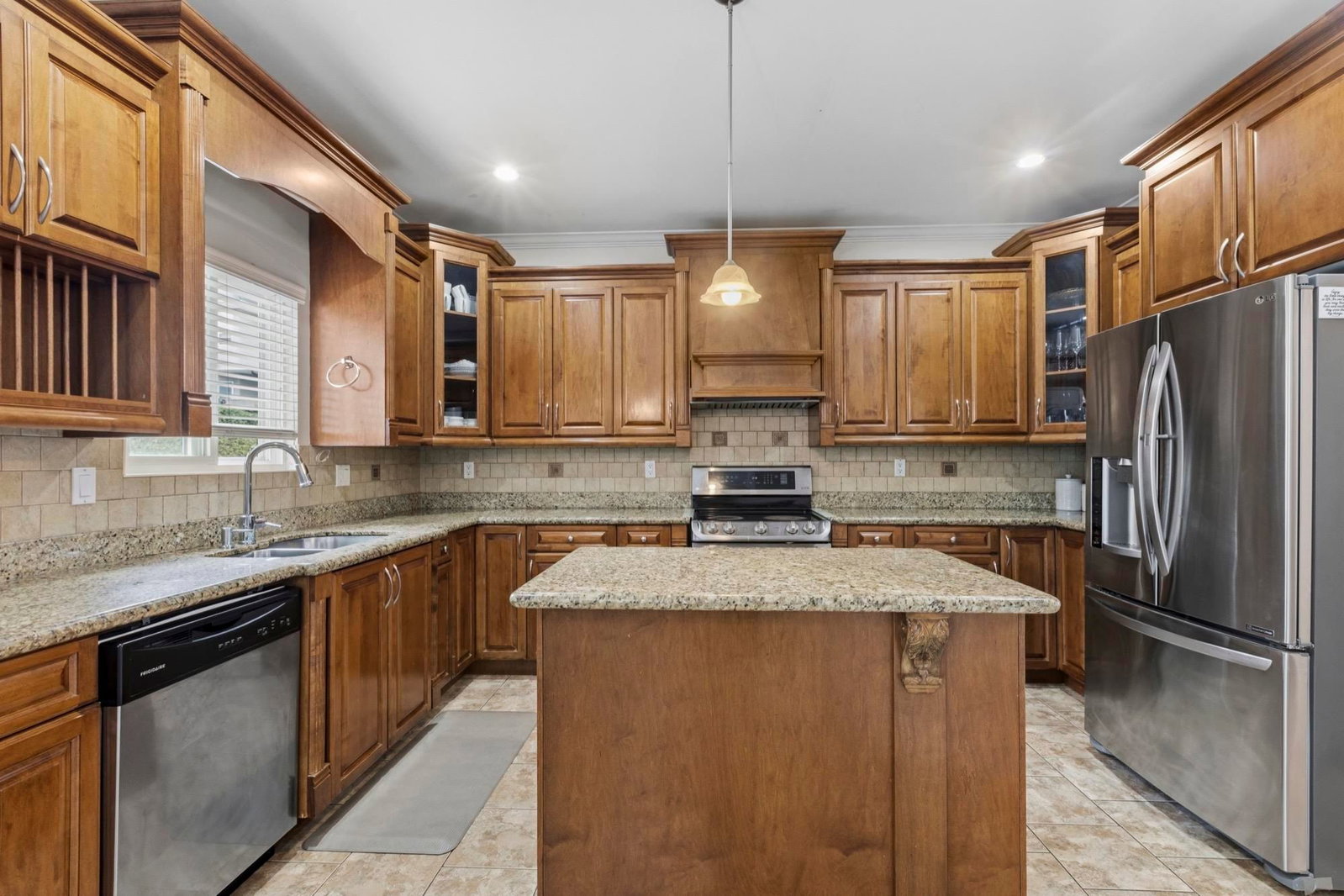 Listing Image 12