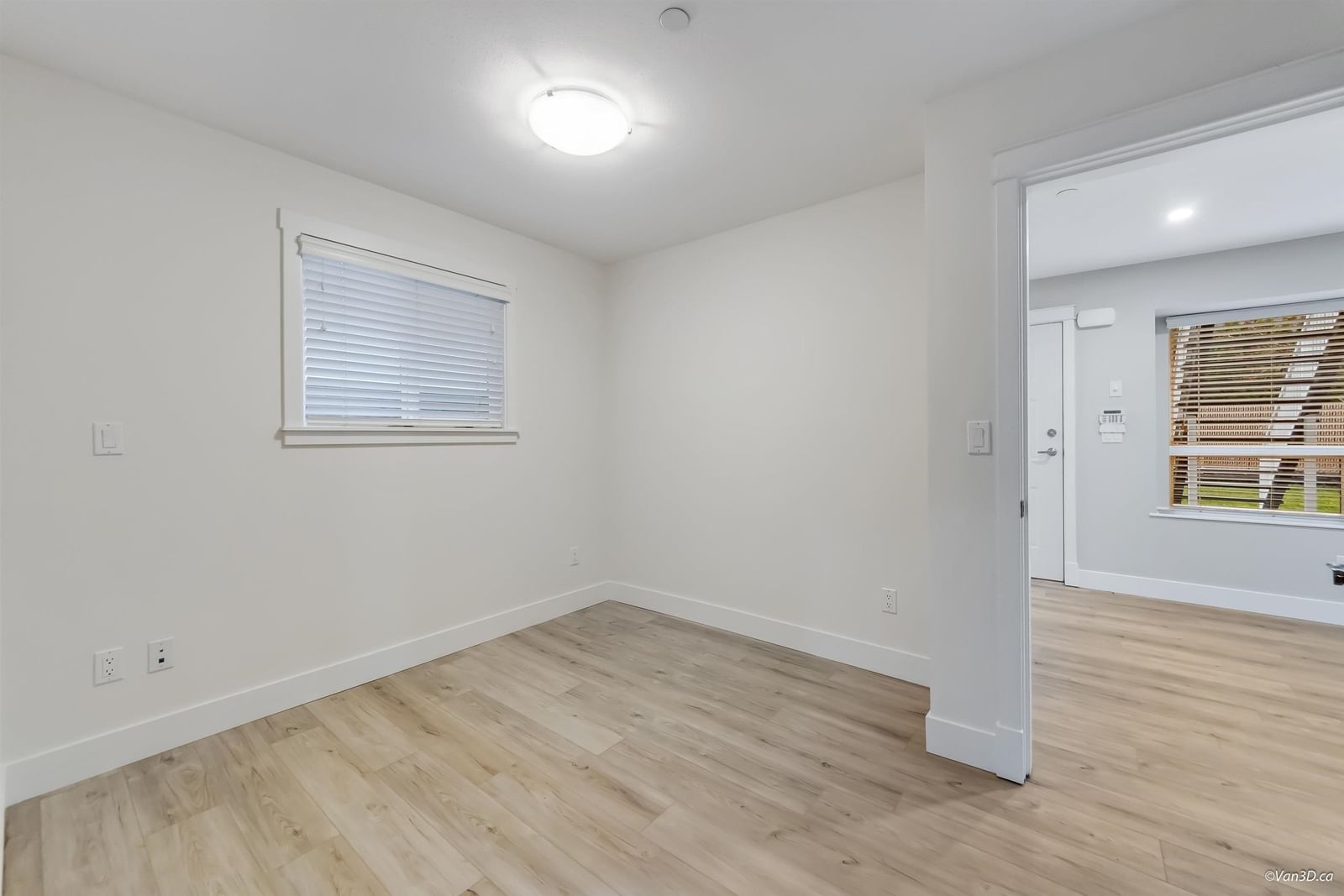 Listing Image 17