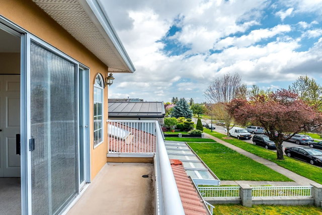 927 50th Avenue E