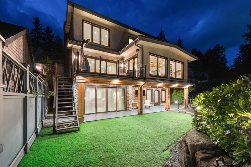 3298 Radcliffe Avenue, West Vancouver, British Columbia