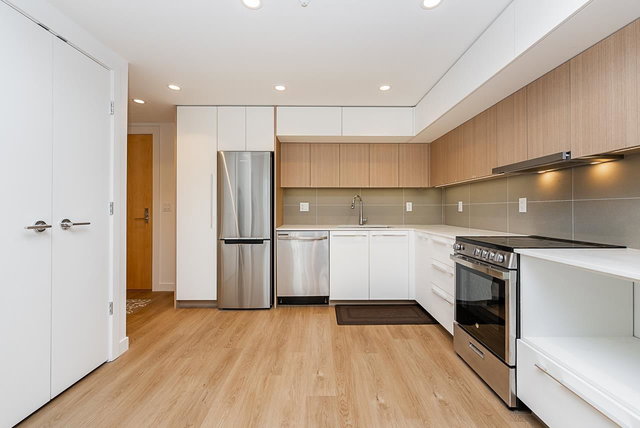 512 - 9888 University Crescent