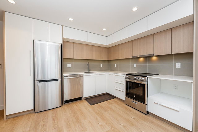 512 - 9888 University Crescent