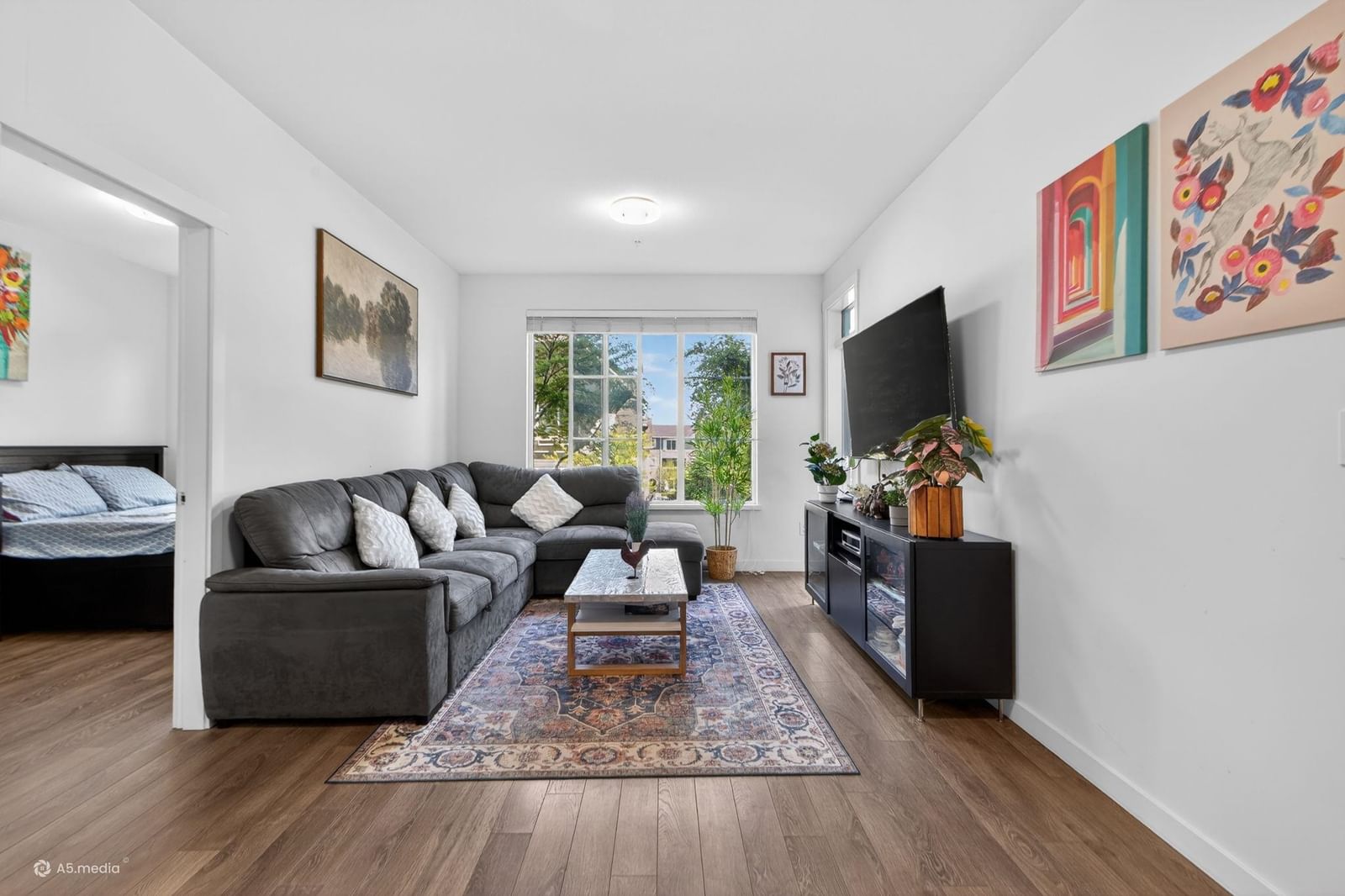 Listing Image 10