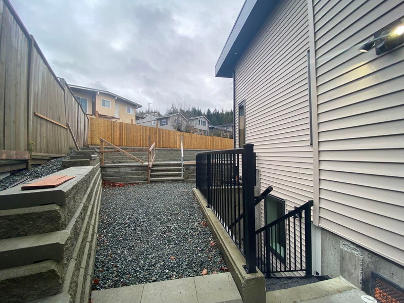 2 Bed Suite - 7542 Lindrick Court, Burnaby, V5A 3Y5 | Image 3