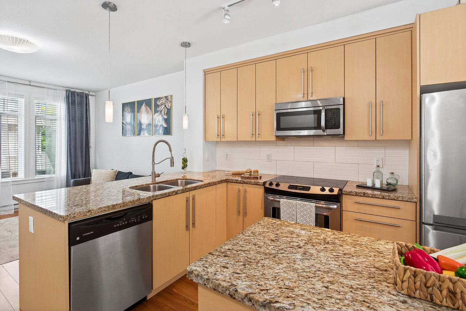 Listing Image 10