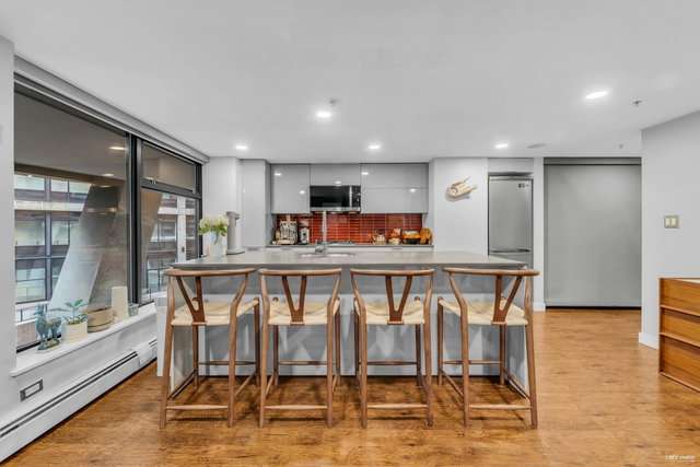 605 - 128 Cordova Street W