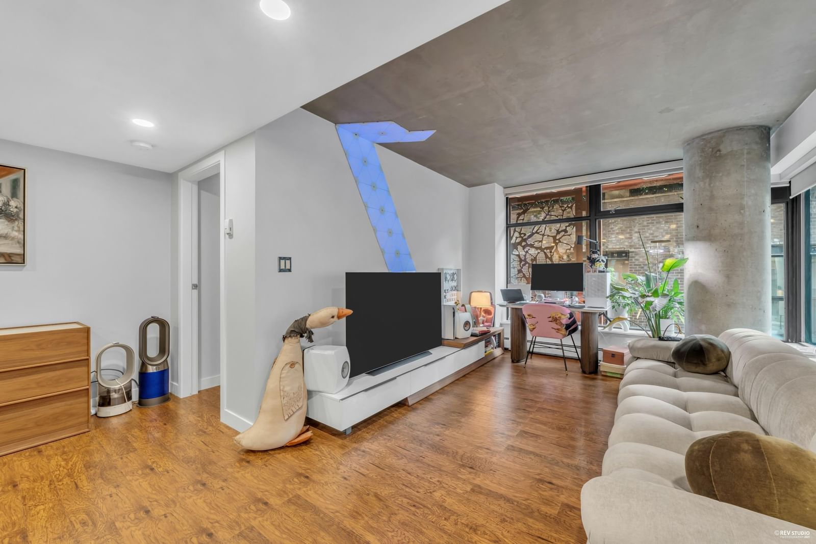 Listing Image 5