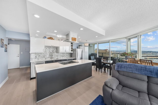 903 - 31 Elliot Street