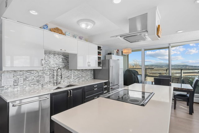 903 - 31 Elliot Street