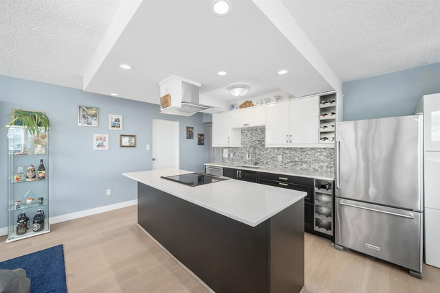 903 - 31 Elliot Street