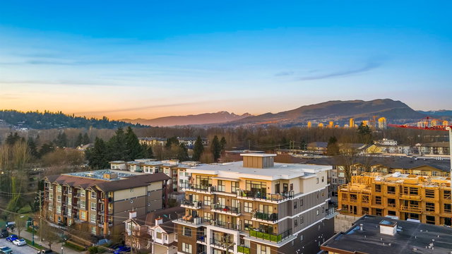 404 - 2331 Kelly Avenue