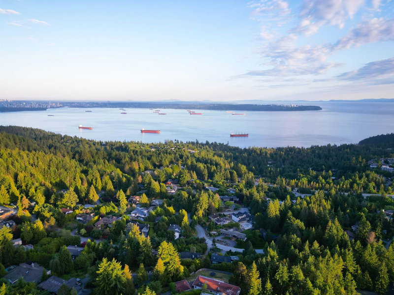 4663 Woodridge Place, West Vancouver, V7S 2X1 | Image 3