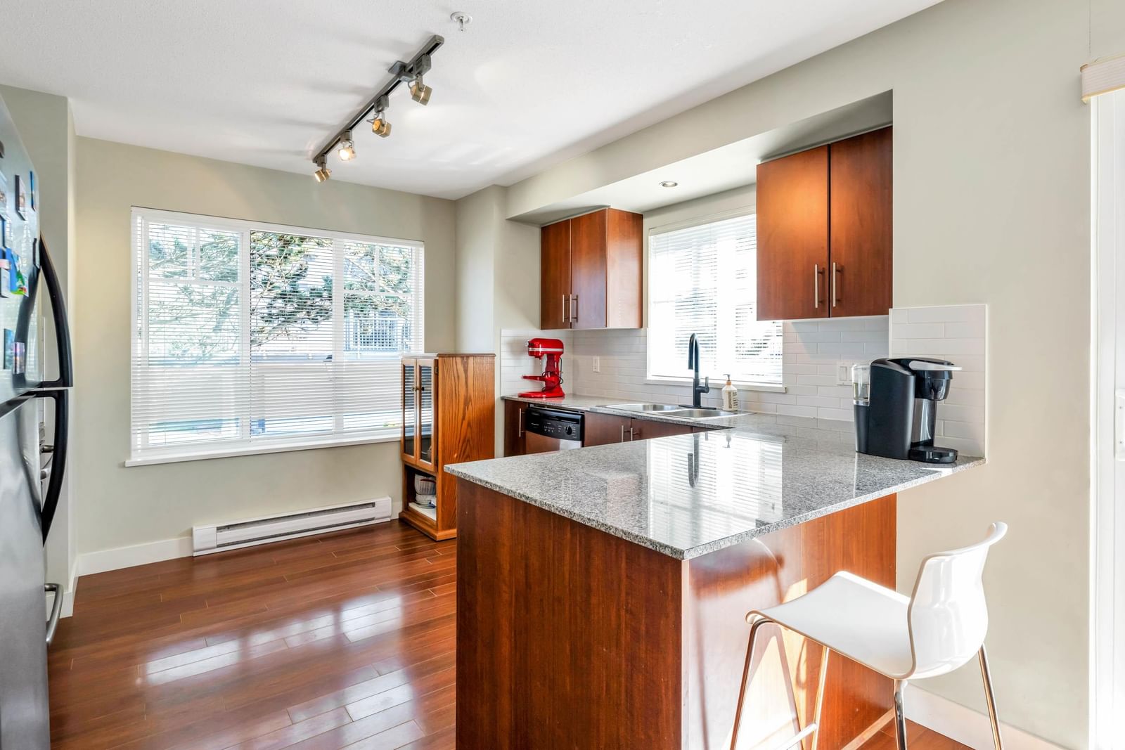 Listing Image 16
