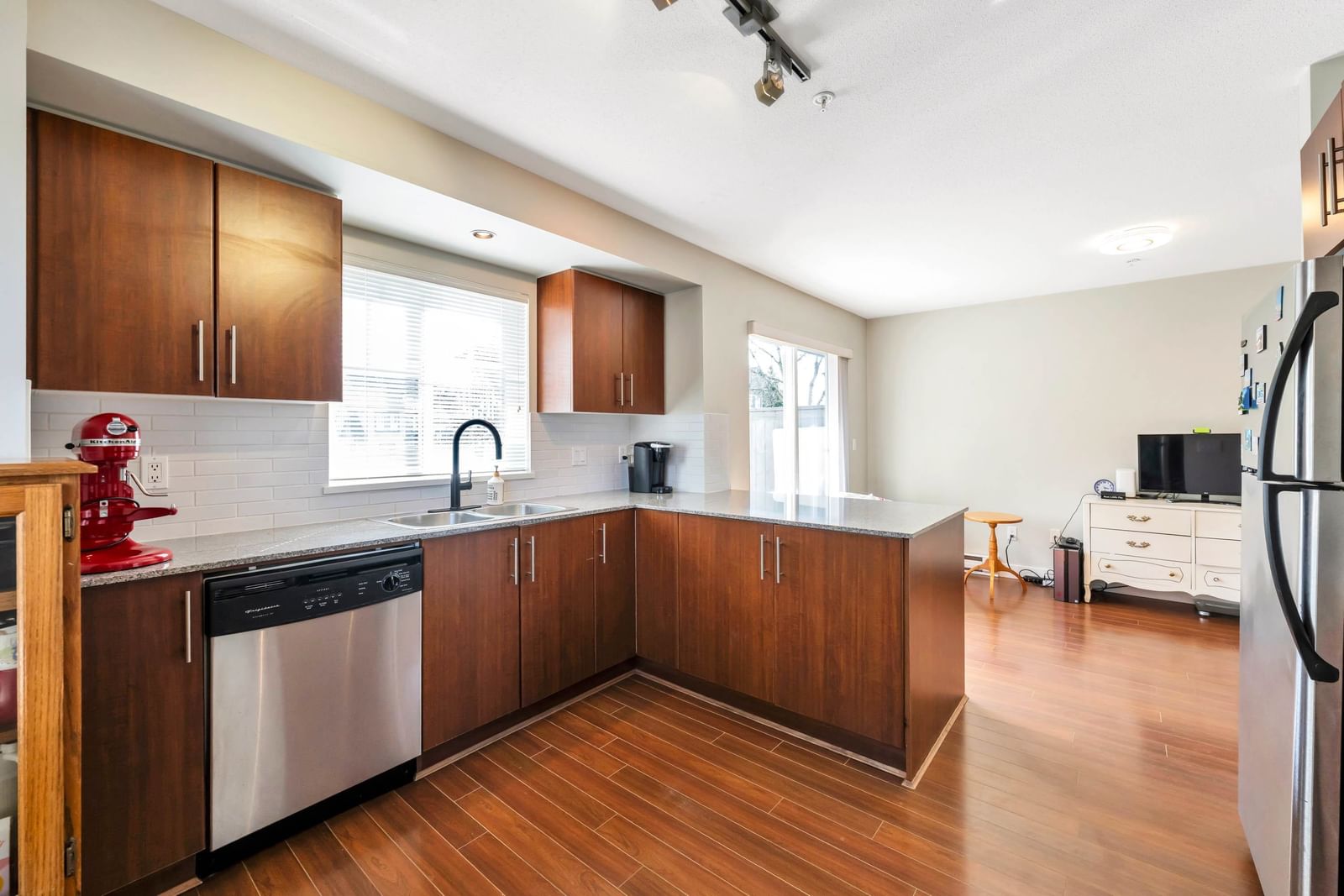 Listing Image 18