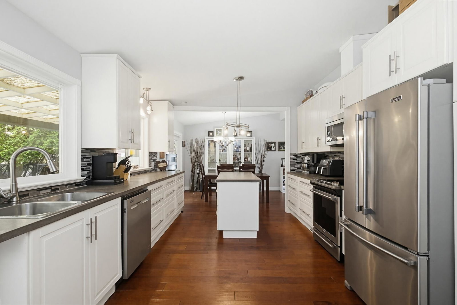 Listing Image 8