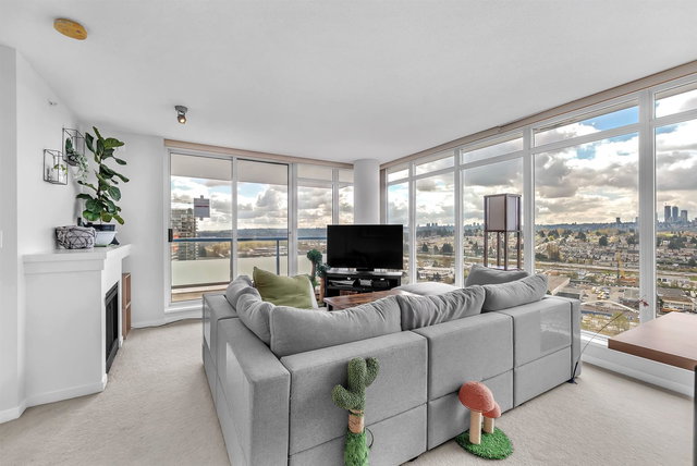 2707 - 2133 Douglas Road