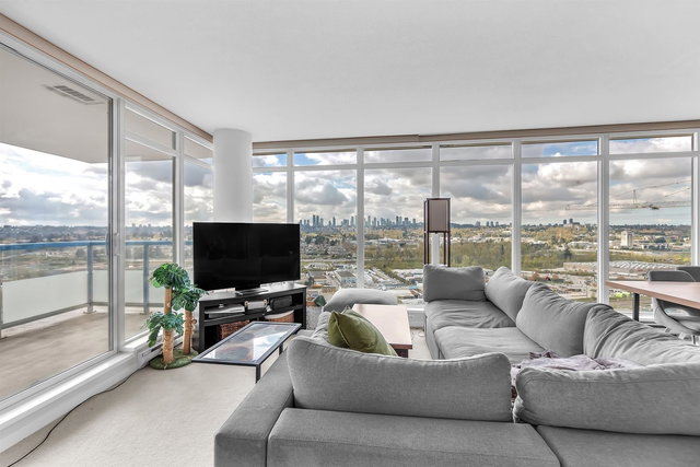 2707 - 2133 Douglas Road