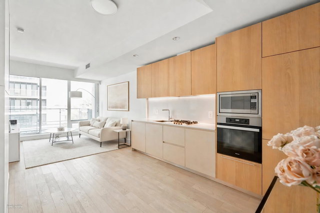 507 - 6688 Pearson Way