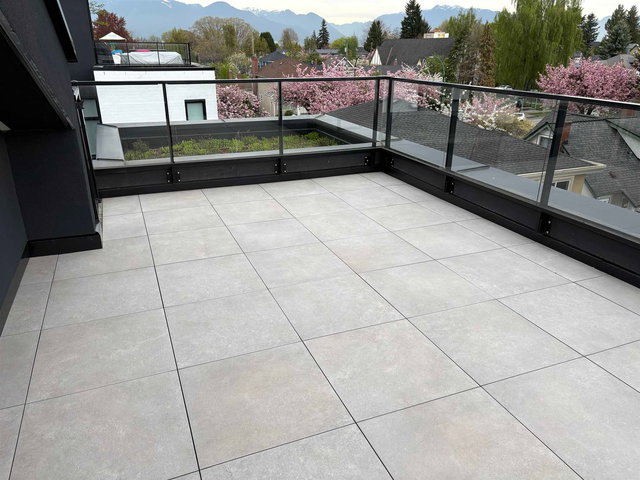 211 - 90 King Edward Avenue