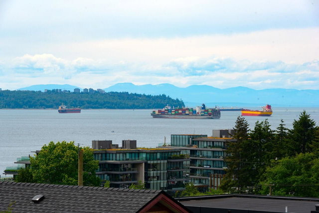 1168 Esquimalt Avenue