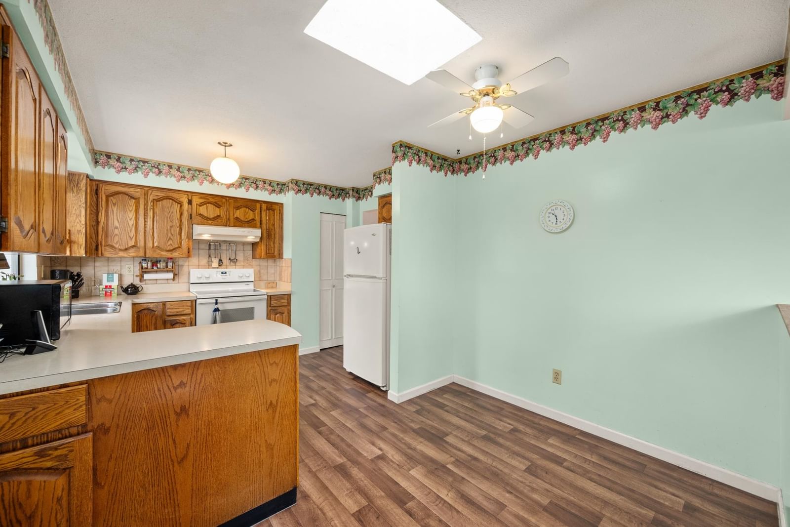 Listing Image 10