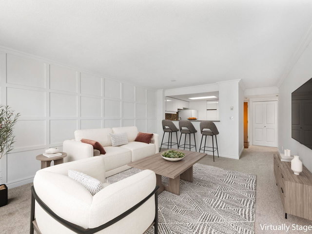 910 - 1500 Howe Street